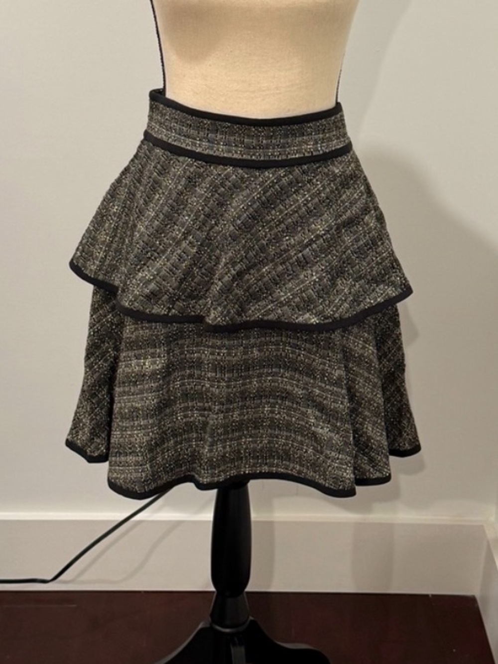 New Tibi layered flutter tweed skirt black white size 10 preppy dressy flirty